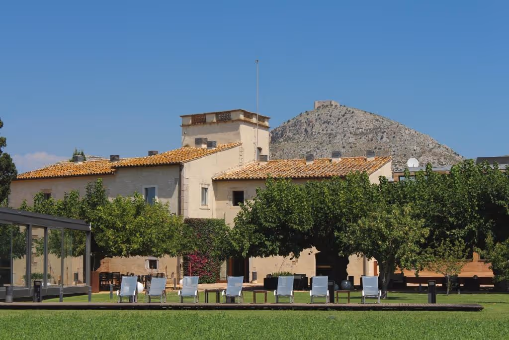 MolidelMigbyURH-Spain-3-Spain-property1.jpg