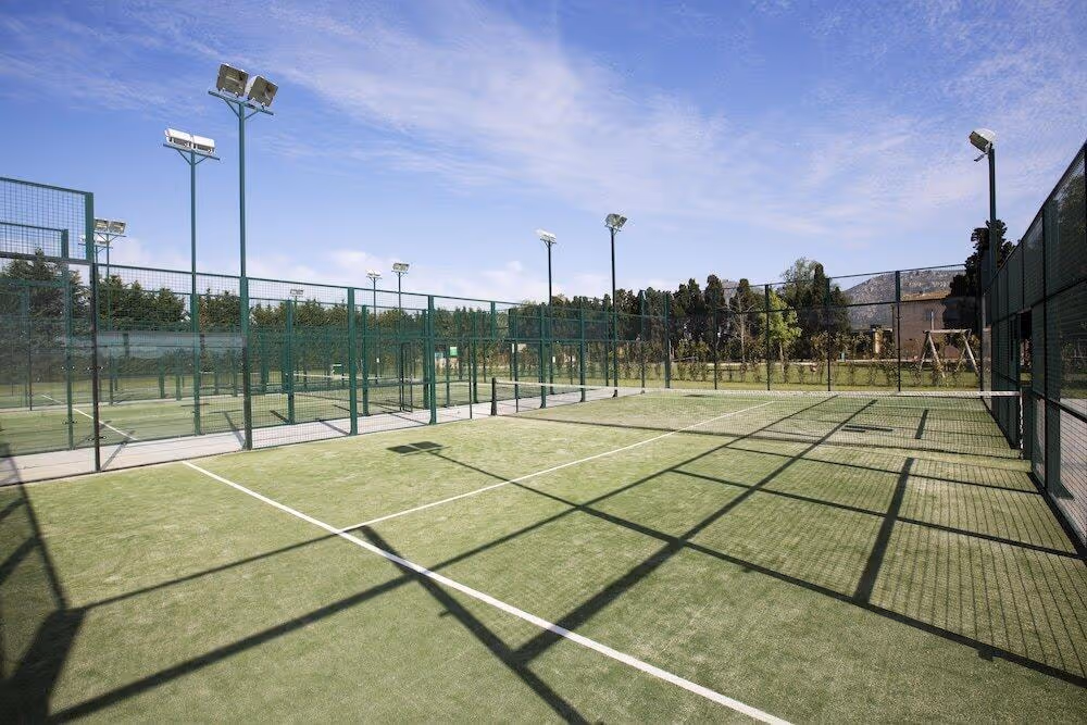 MolidelMigbyURH-Spain-3-Spain-court1.jpg