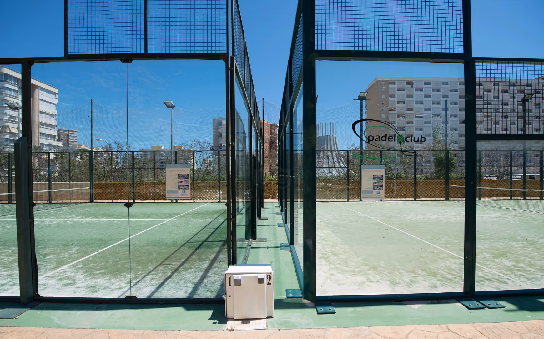 PortAlicanteCity&Beach-Spain-2-ValencianCommunity-court2.png