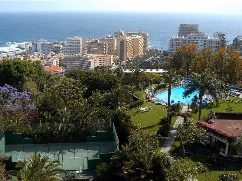 HotelEleganceMiramar-Spain-1-CanaryIslands-court2.webp
