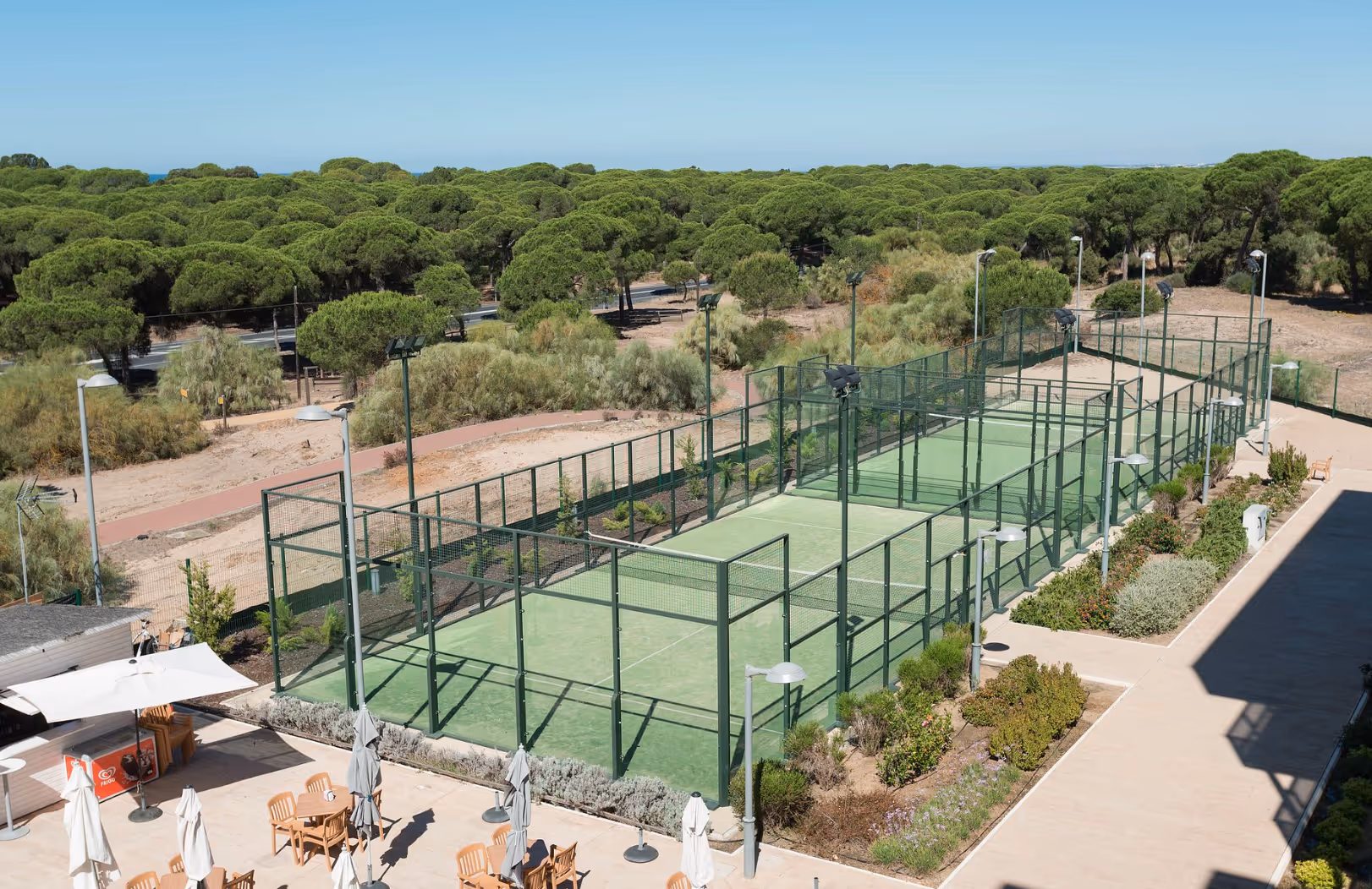 LeoDeluxePuntaUmbría-Spain-2-Andalusia-court1.png