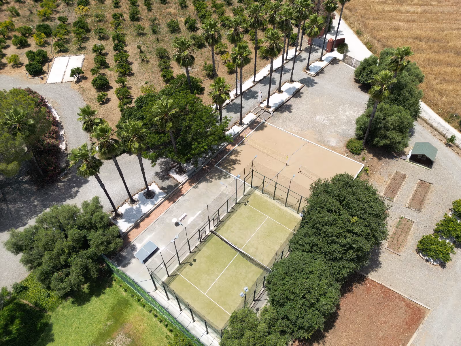 FincaLaFamiliaNaranja-Spain-1-Andalusia-court1.jpg