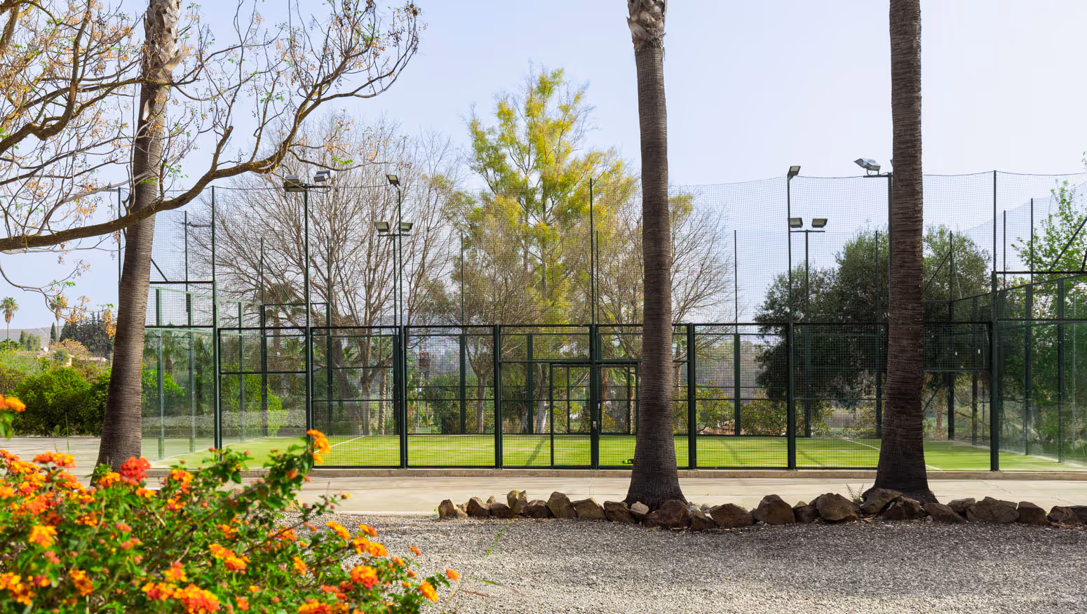 FincaLaFamiliaNaranja-Spain-1-Andalusia-court2.jpg