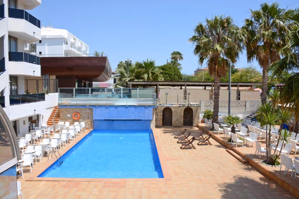 DonAngel&SPA&PadelAdultsRecommended-Spain-5-Catalonia-property2.jpg