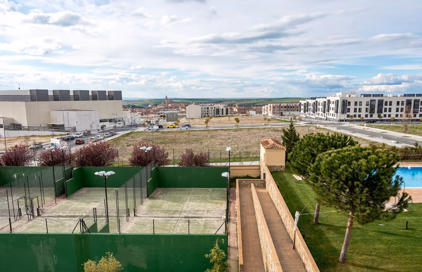 HotelCándido-Spain-3-CastileAndLeón-court1.jpeg