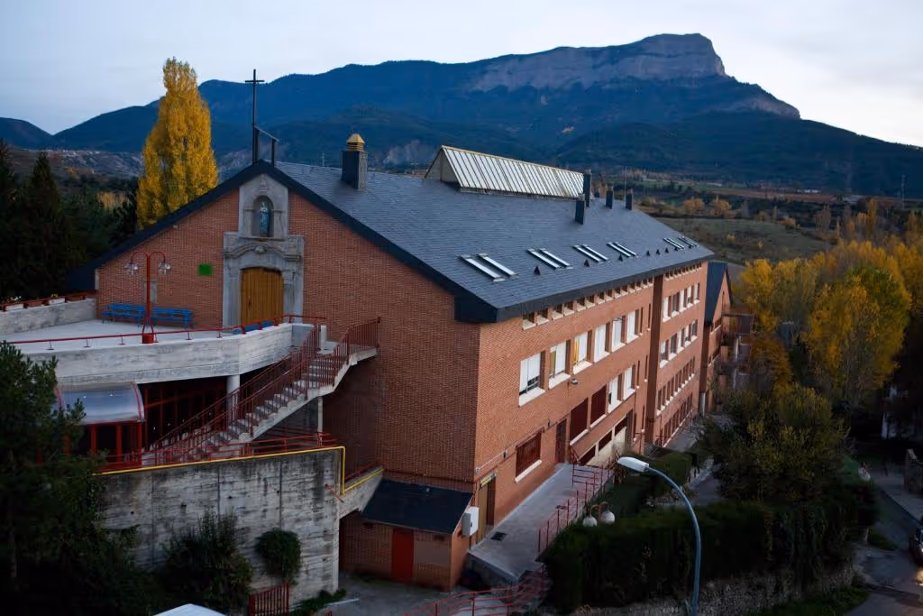 ResidenciaAlbergueJaca-Spain-1-Aragon-property1.jpg