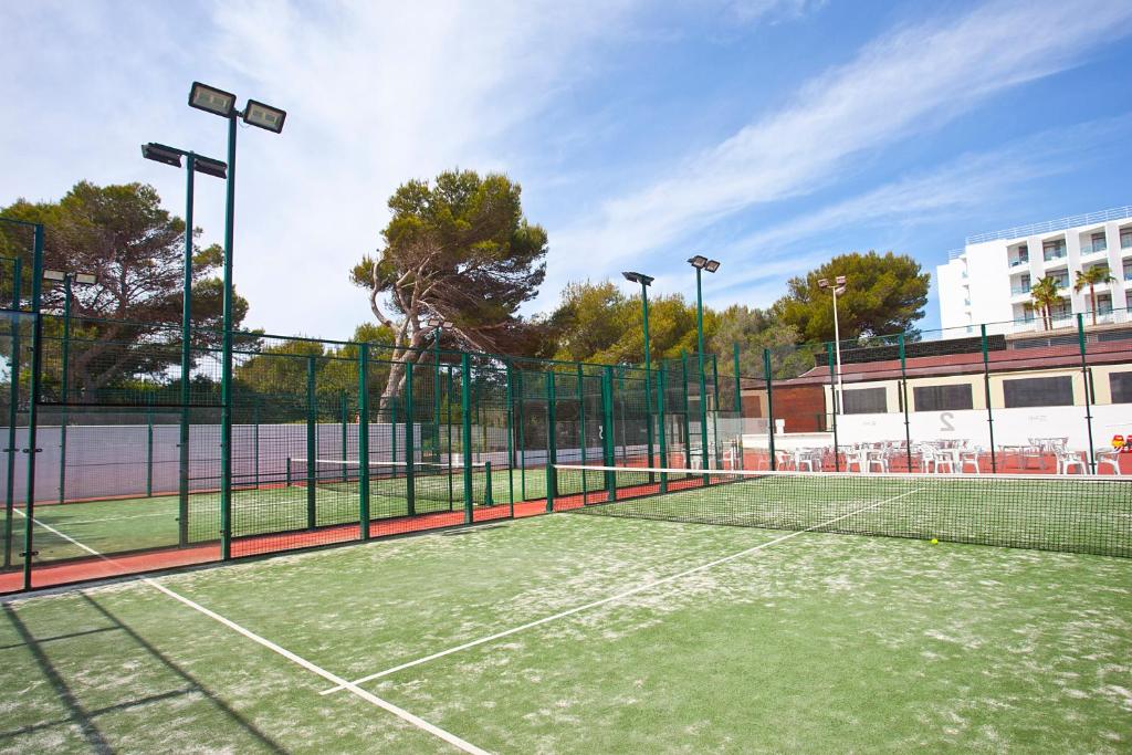 SethMestral&Llebeig-Spain-3-BalearicIslands-court1.jpg