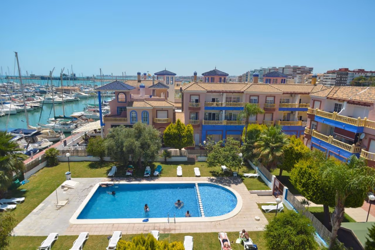 MarinaInternacionalApartments-Spain-2-ValencianCommunity-property1.jpeg