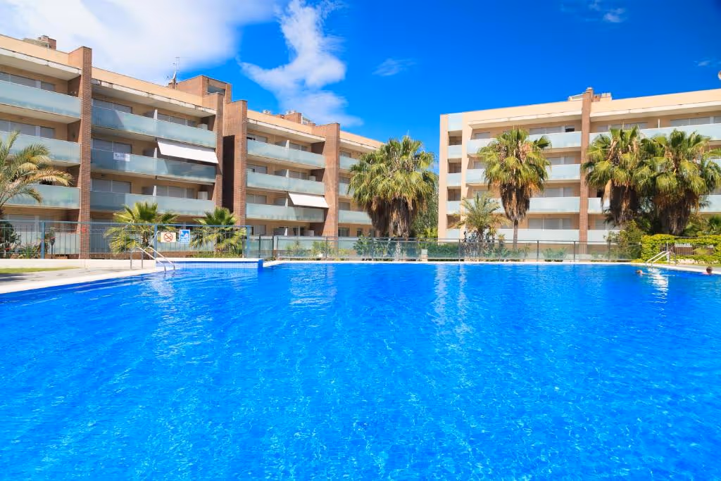 UHCSpaAqquariaFamilyComplex-Spain-1-Catalonia-property2.jpg