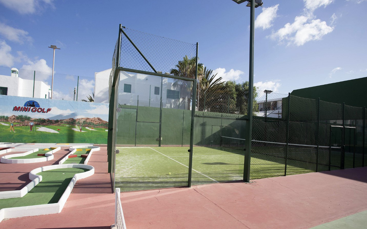 ApartamentosJableBermudas-Spain-1-CanaryIslands-court2.jpg