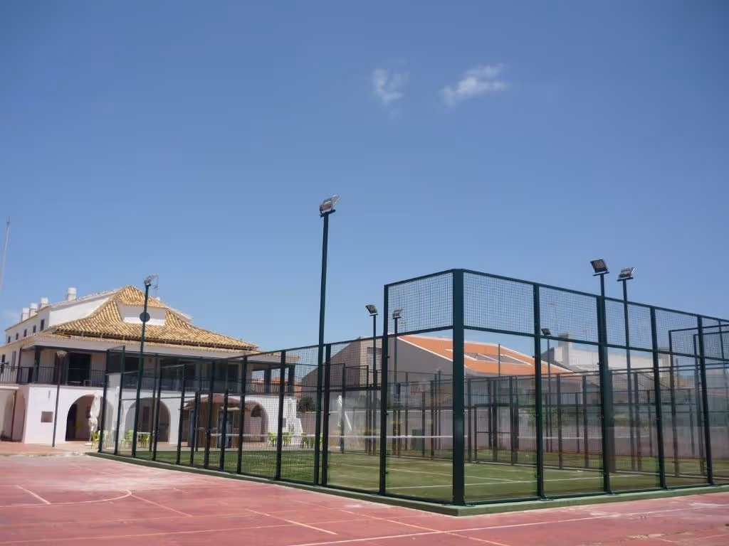 AlbergueInturjovenPuntaUmbría-Spain-2-Andalusia-court1.jpg