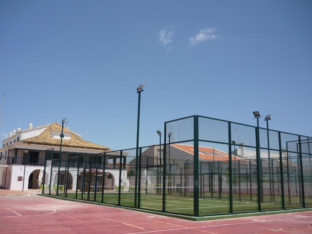 AlbergueInturjovenPuntaUmbría-Spain-2-Andalusia-court1.jpg