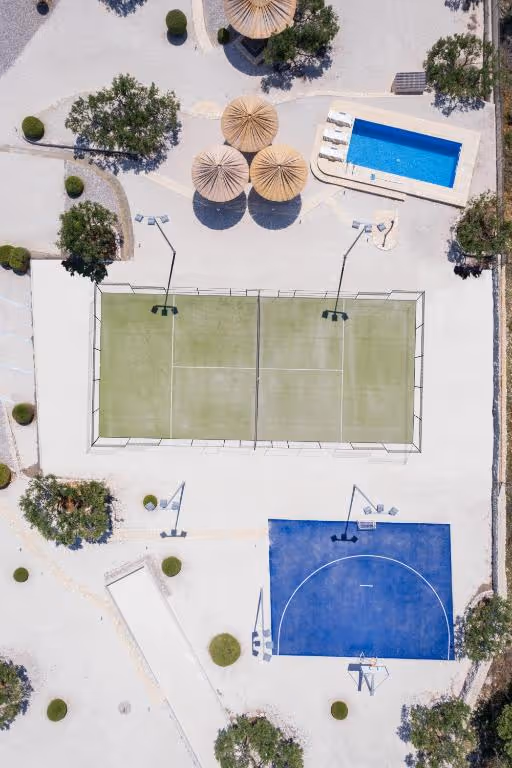 MilnaPadelVilla-Croatia-1-Milna-court1.jpg