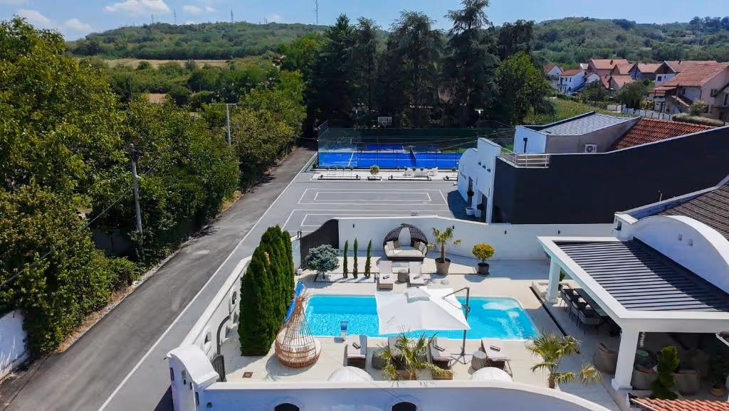 BaričPadelVilla	-1-Barič-hero.jpg