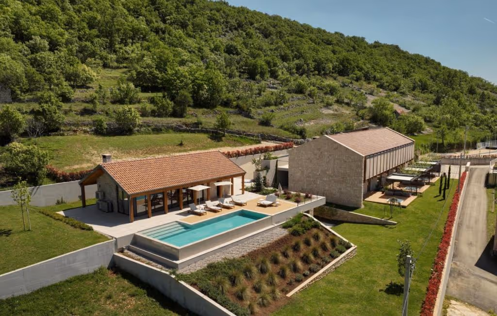 CrivacPadelVilla-Croatia-1-Crivac-property1.jpg