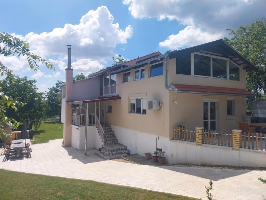 čortanovci-padel-villa--1-padel-courts-čortanovci-property1.jpg