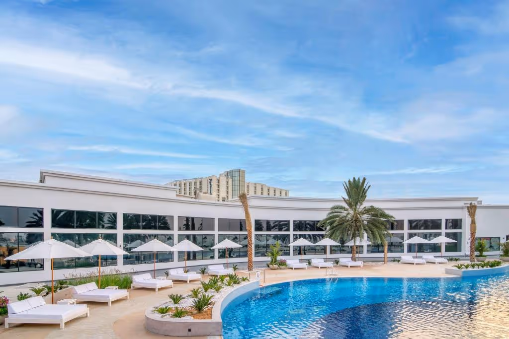 radisson-blu-hotel--resort,-abu-dhabi-corniche-united-arab-emirates-2-padel-courts-abu-dhabi-property1.jpg
