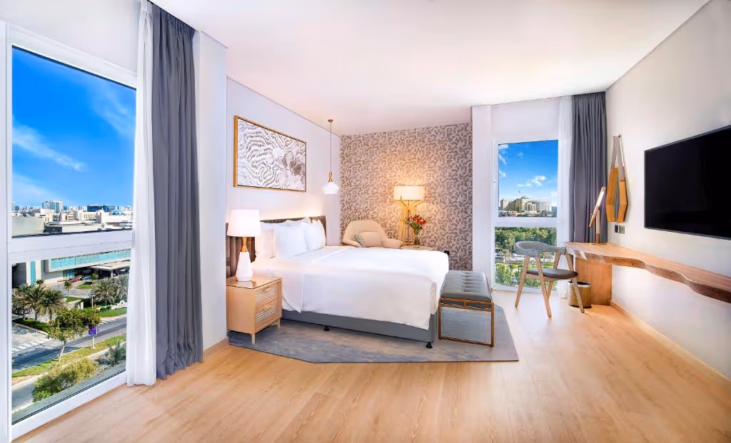 radisson-blu-hotel--resort,-abu-dhabi-corniche-united-arab-emirates-2-padel-courts-abu-dhabi-property2.jpg