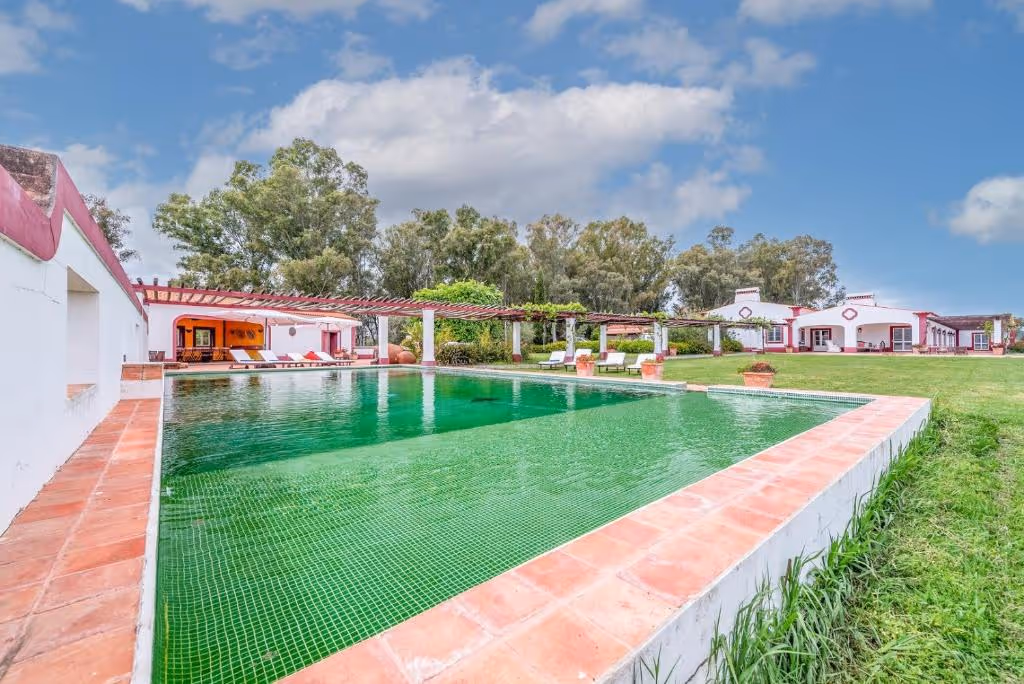 montemor-o-novo-padel-villa-portugal-1-padel-courts-montemor-o-novo-property2.jpg
