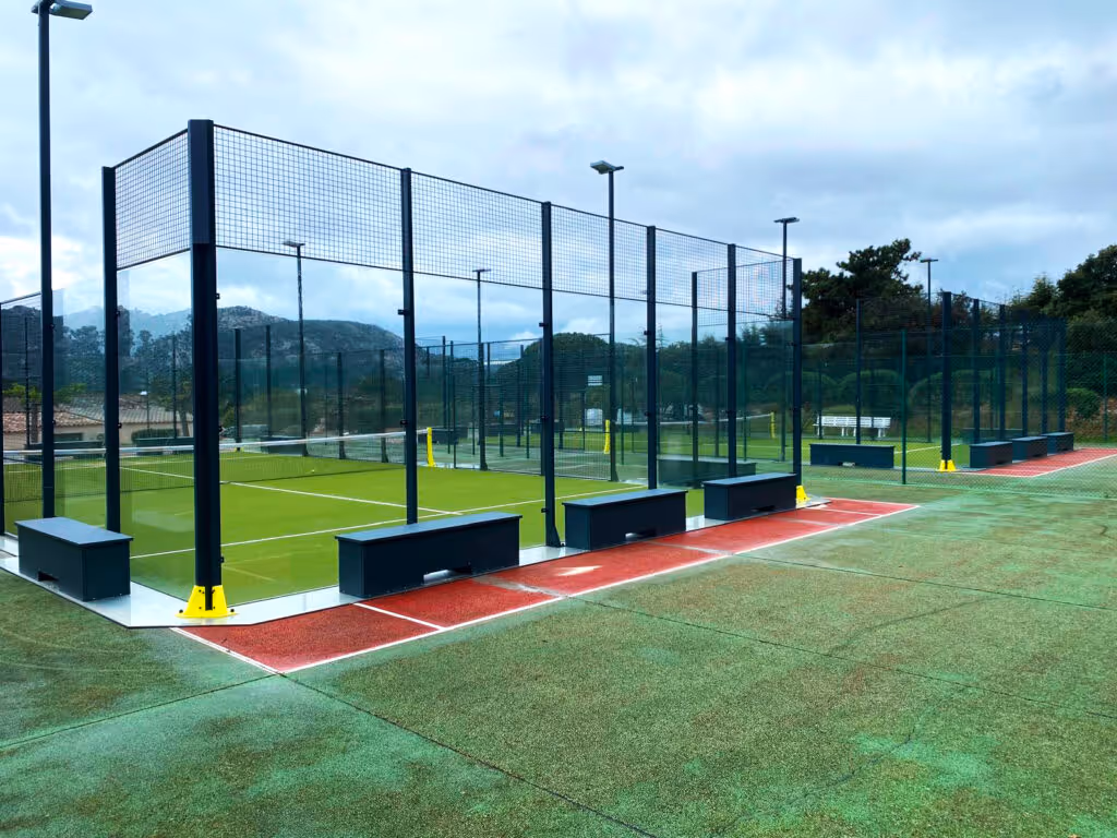 résidence-marina-di-santa-giulia-france-2-padel-courts-corsica-hero.jpg