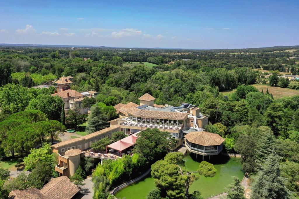 belambra-clubs-l'isle-sur-la-sorgue-domaine-de-mousquety-france-2-padel-courts-provence-alpes-côte-d'azur-property1.jpg