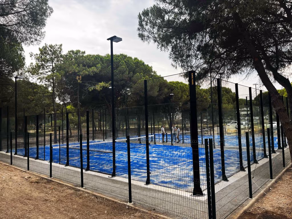 belambra-clubs-l'isle-sur-la-sorgue-domaine-de-mousquety-france-2-padel-courts-provence-alpes-côte-d'azur-court2.jpg