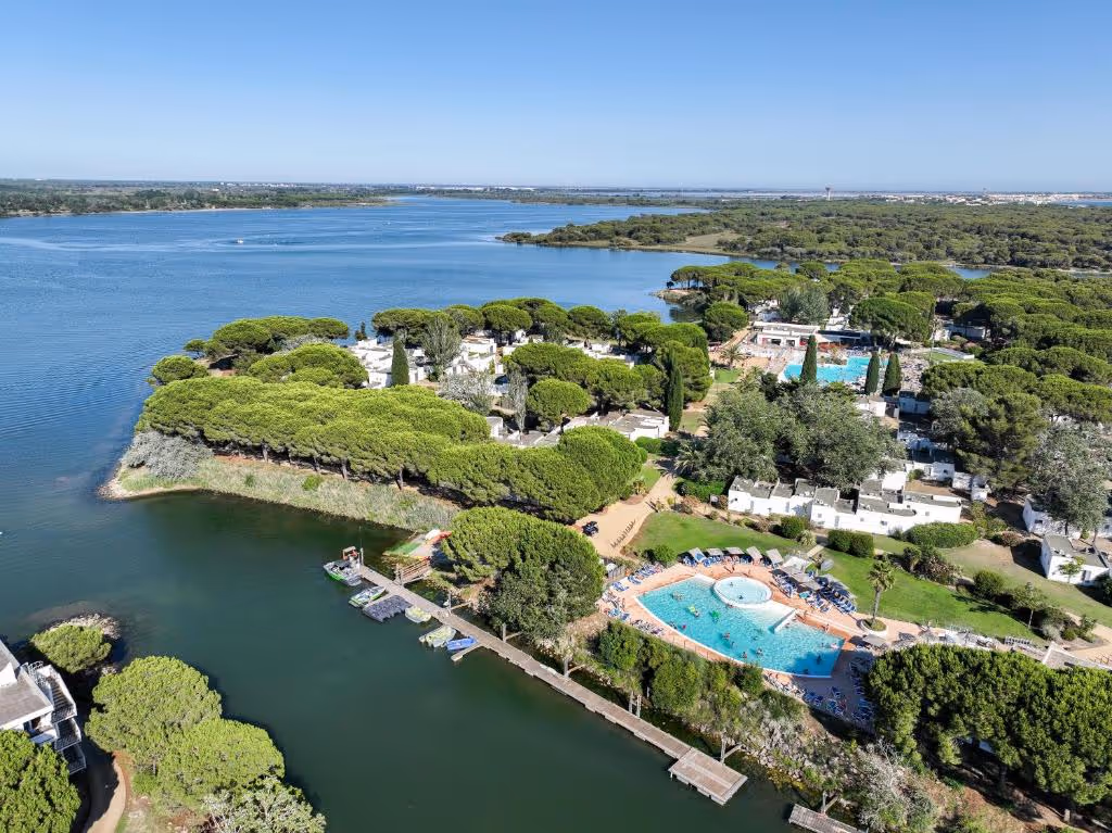 belambra-clubs-la-grande-motte---petite-camargue-presqu'île-du-ponant-france-2-padel-courts-occitanie-property1.jpg