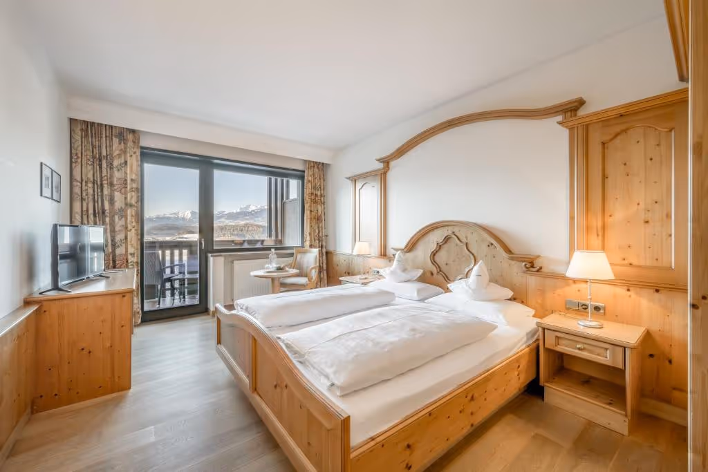 hotel-royal-hinterhuber-italy-1-padel-courts-south-tyrol-property2.jpg