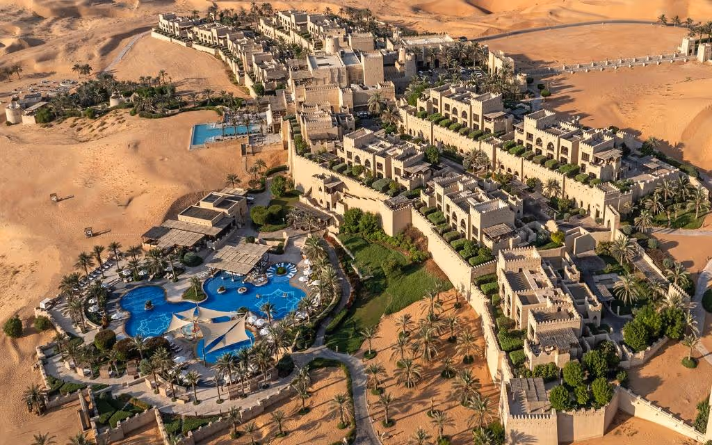 anantara-qasr-al-sarab-desert-resort-united-arab-emirates-2-padel-courts-abu-dhabi-property1.jpg
