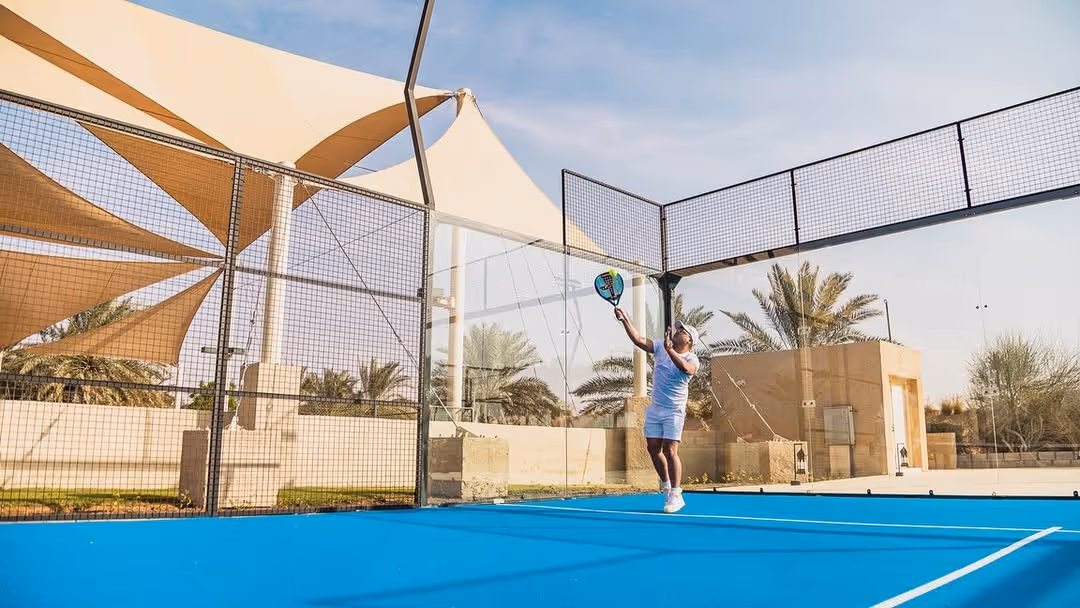 anantara-qasr-al-sarab-desert-resort-united-arab-emirates-2-padel-courts-abu-dhabi-court1.jpg