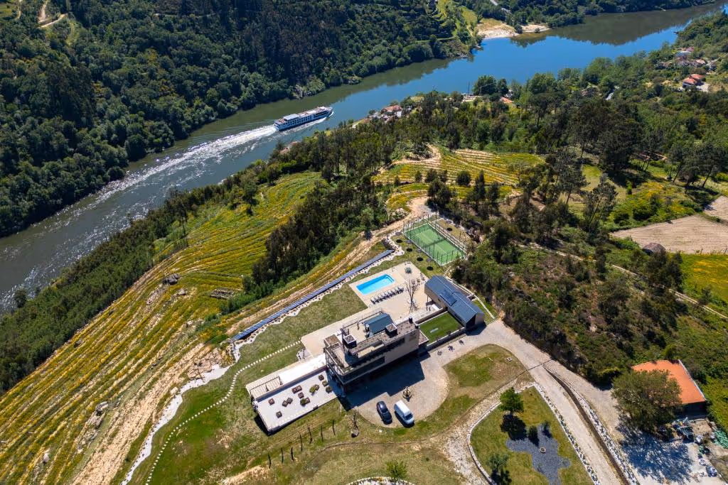 penha-longa-padel-villa-portugal-1-padel-courts-penha-longa-hero.jpg