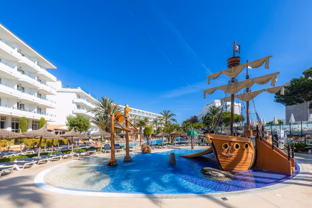 marins-playa-spain-6-padel-courts-mallorca-property1.jpg