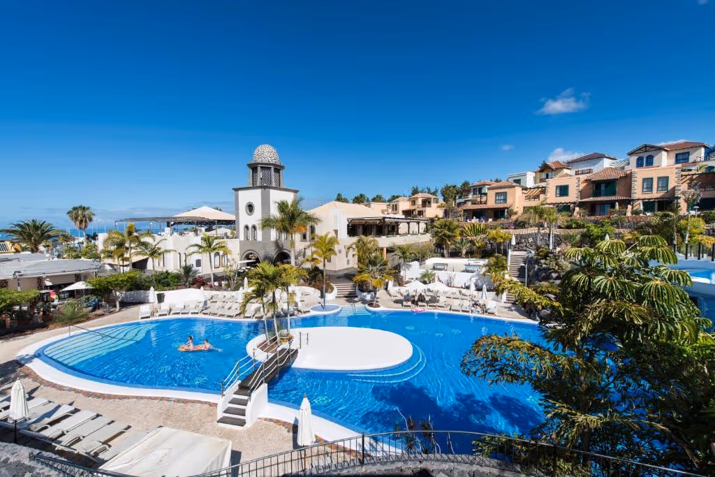 hotel-suite-villa-maría-spain-2-padel-courts-tenerife-property2.jpg