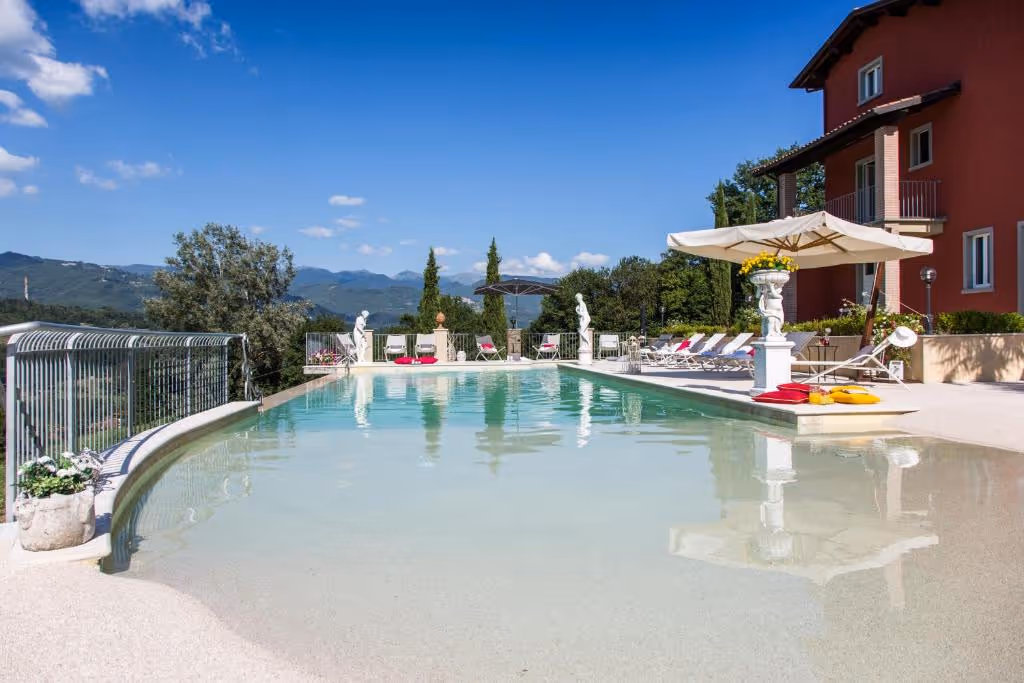camporgiano-padel-villa-italy-1-padel-courts-camporgiano-property2.jpg