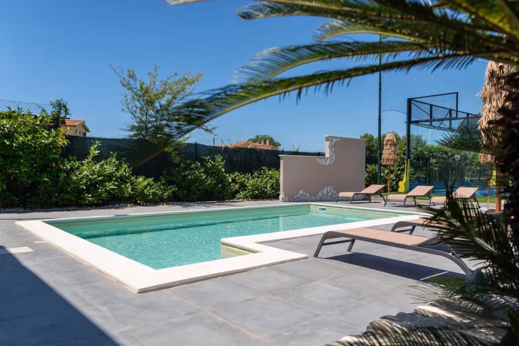 lounge-padel-village-italy-3-padel-courts-nettuno-property2.jpg