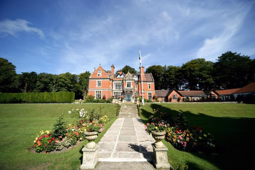 the-coed-y-mwstwr-hotel-united-kingdom-2-padel-courts-bridgend-property2.jpg