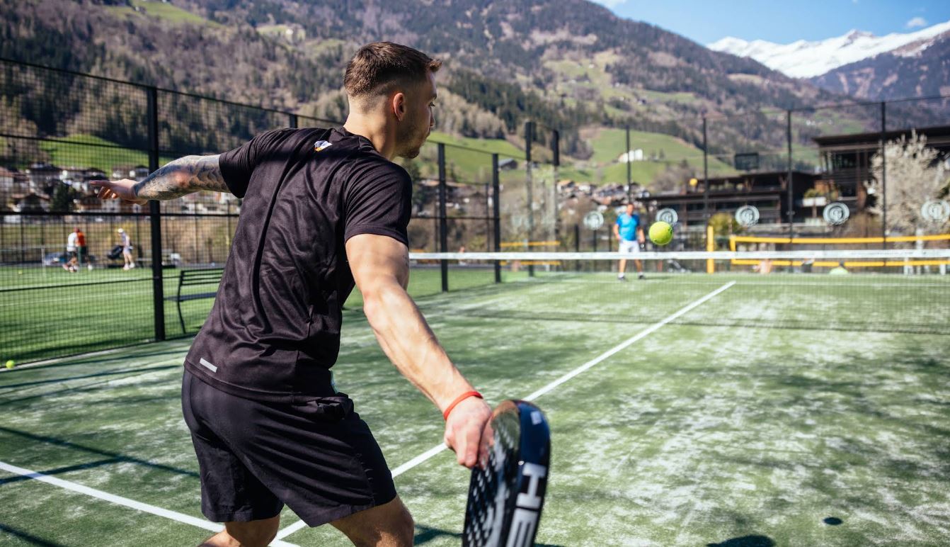 andreus-resorts-italy-2-padel-courts-alto-adige-hero.jpg