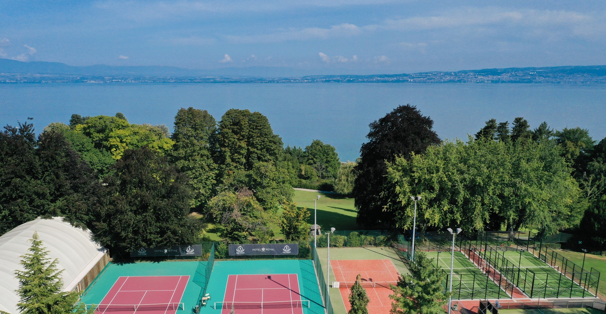 hotel-ermitage-france-2-padel-courts-neuvecelle-court1.jpg