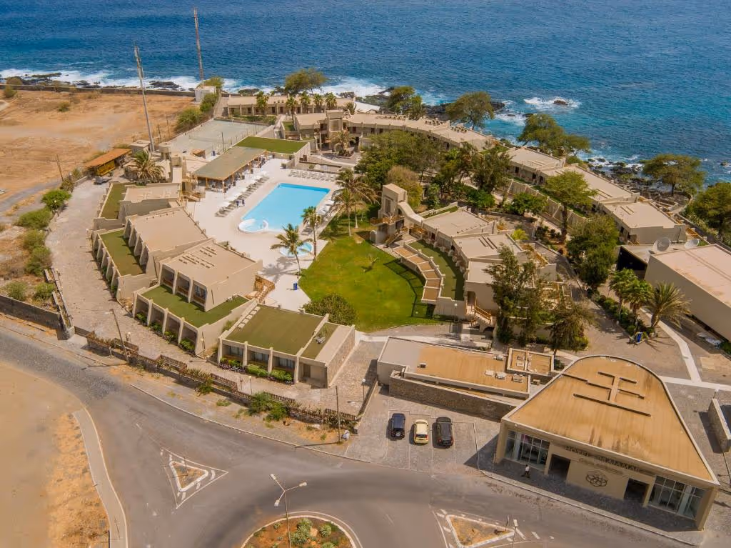 oasis-praiamar-Cape-Verde-2-padel-courts-praia-property1.jpg