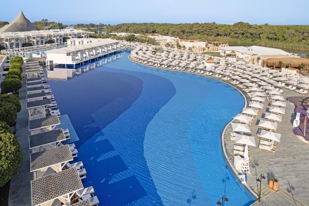titanic-deluxe-golf-belek-turkey-2-padel-courts-antalya-property2.jpg