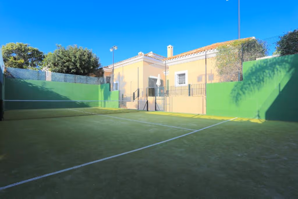 estepona-padel-villa-spain-1-padel-courts-andalusia-court1.jpg