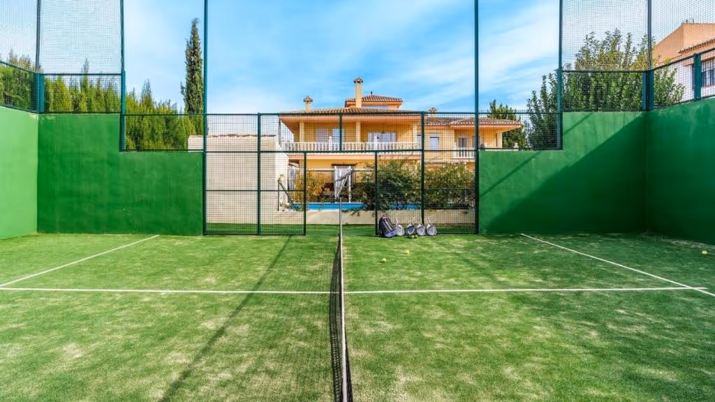 gojar-padel-villa-spain-1-padel-courts-andalusia-court2.jpg