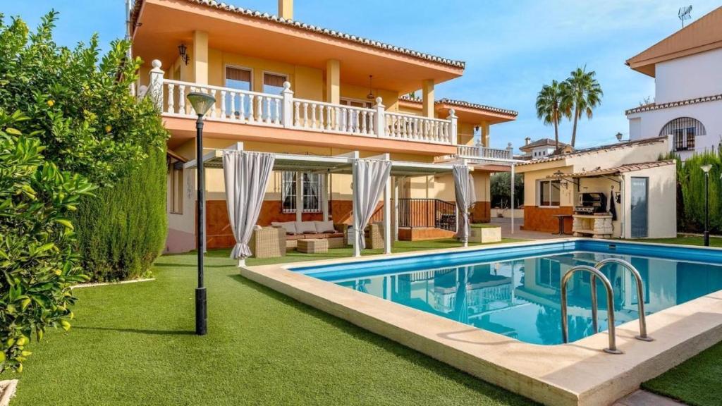 gojar-padel-villa-spain-1-padel-courts-andalusia-property1.jpg
