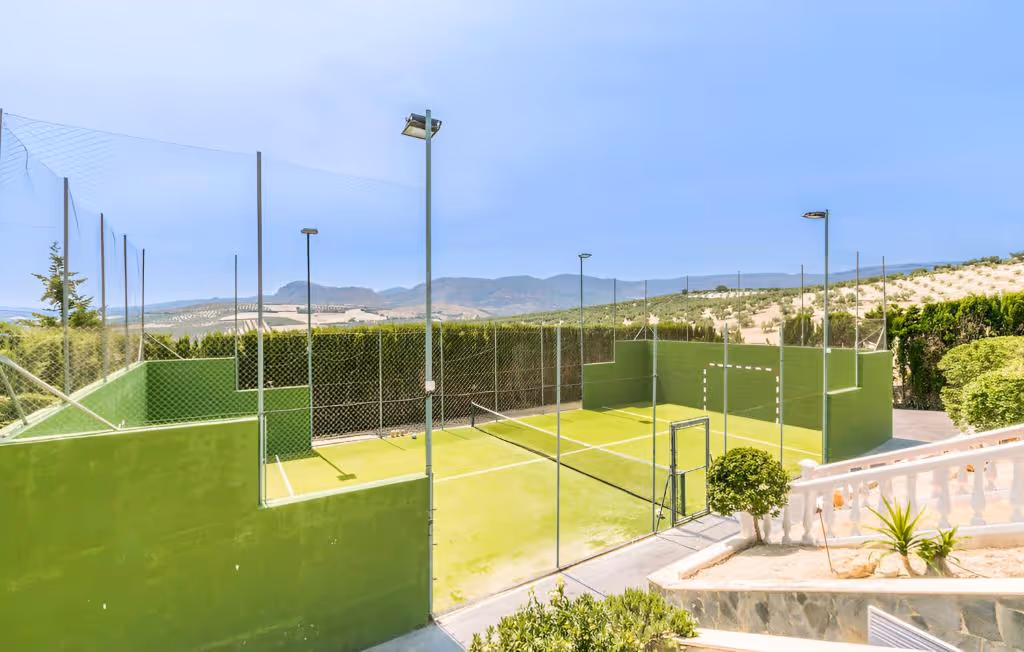 baena-mountain-views-padel-villa-spain-1-padel-courts-andalusia-court1.jpg