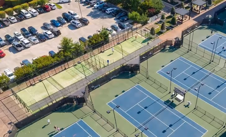 TheHoustonianHotel-USA-2-Houston-court1.JPG