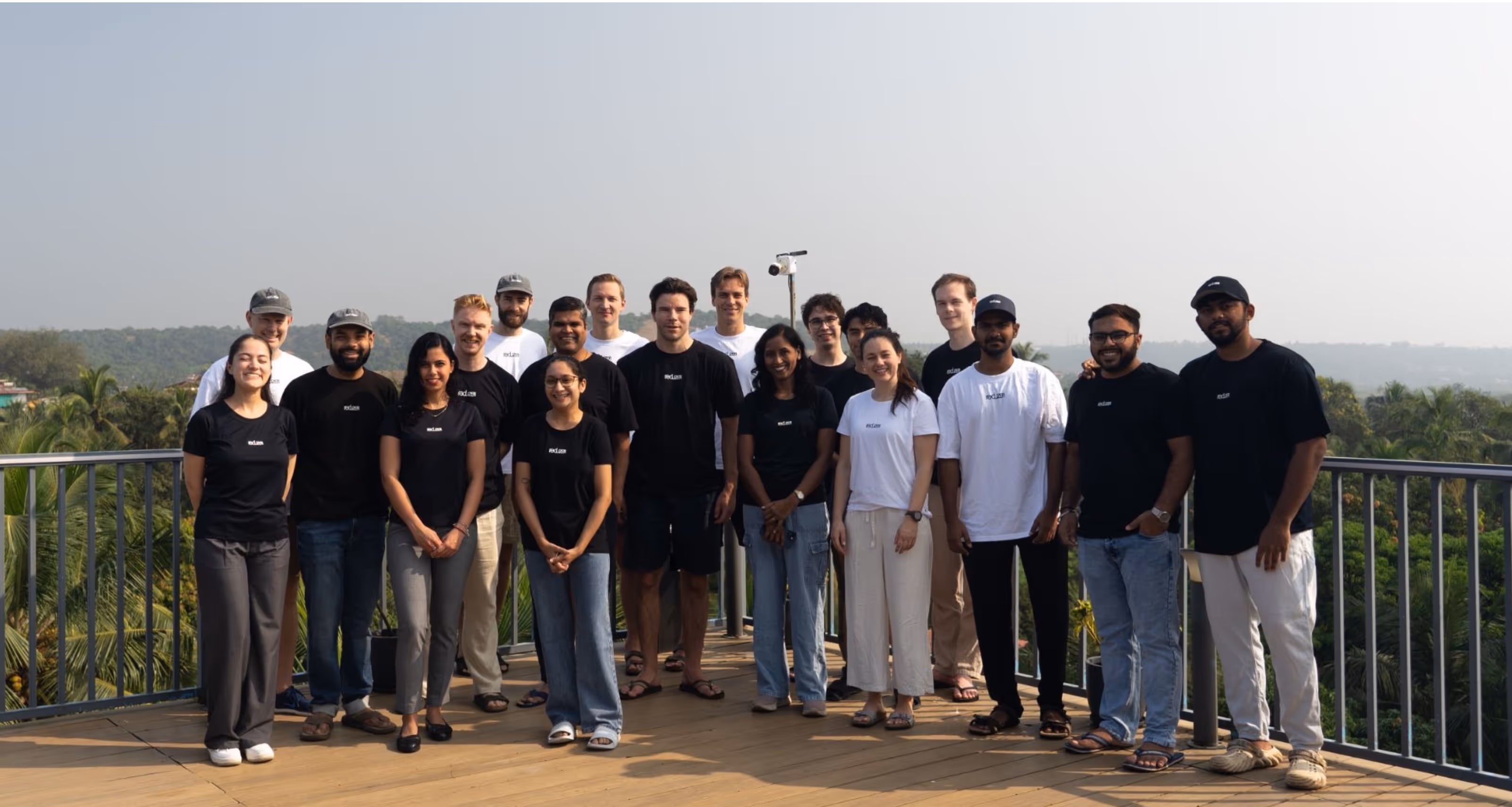 Group photo of 18 people from Reduzer's team.