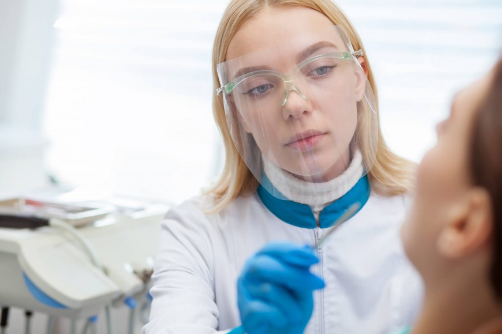 dentist providing Emergency dentistry 33317 treatment to a patient