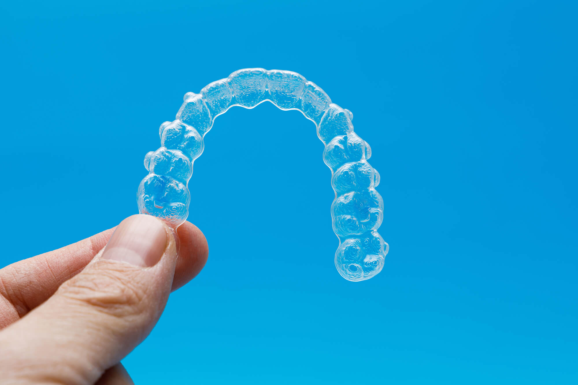 hand holding Clear Aligner in plantation fl