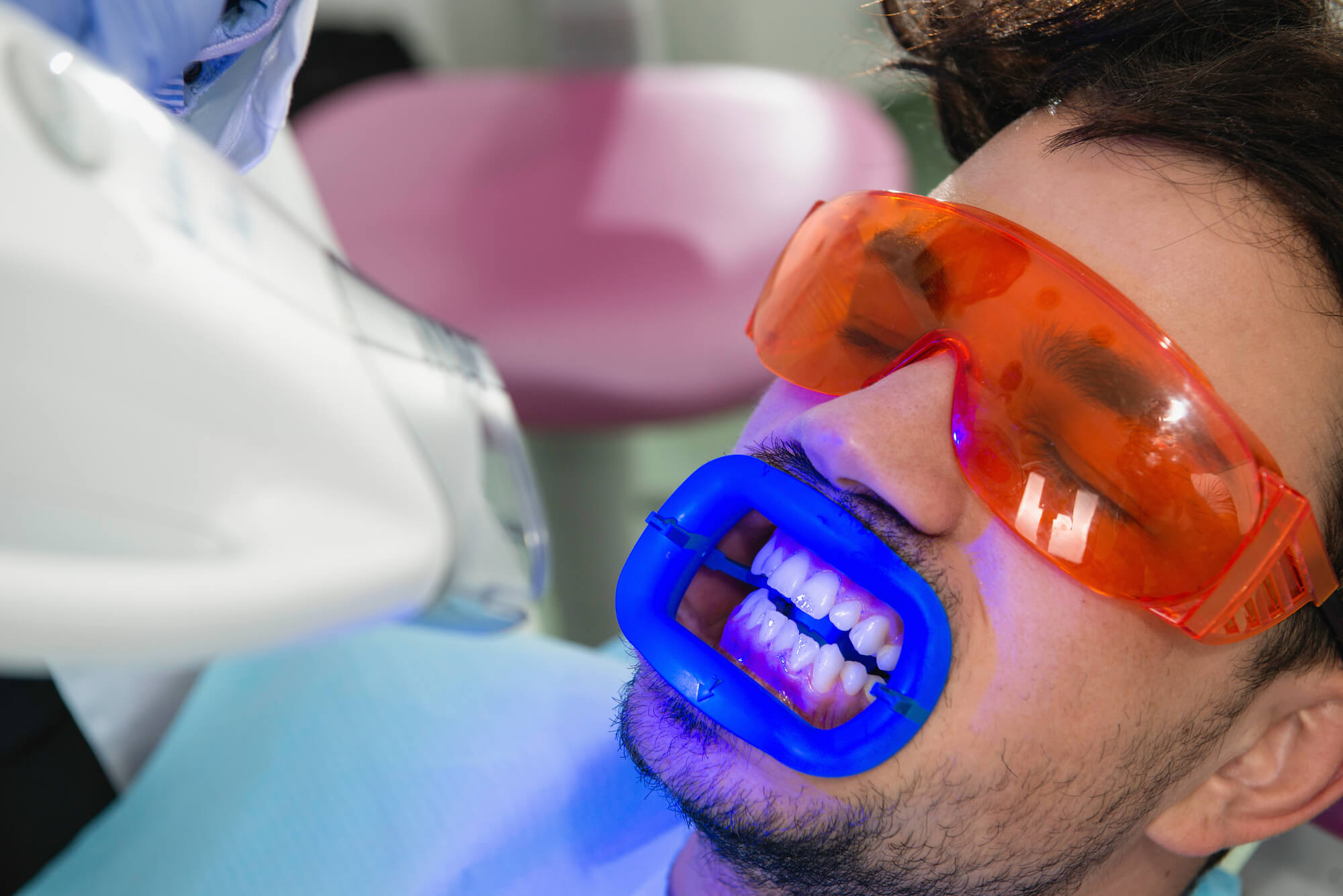 Dentist performing teeth whitening in plantation fl