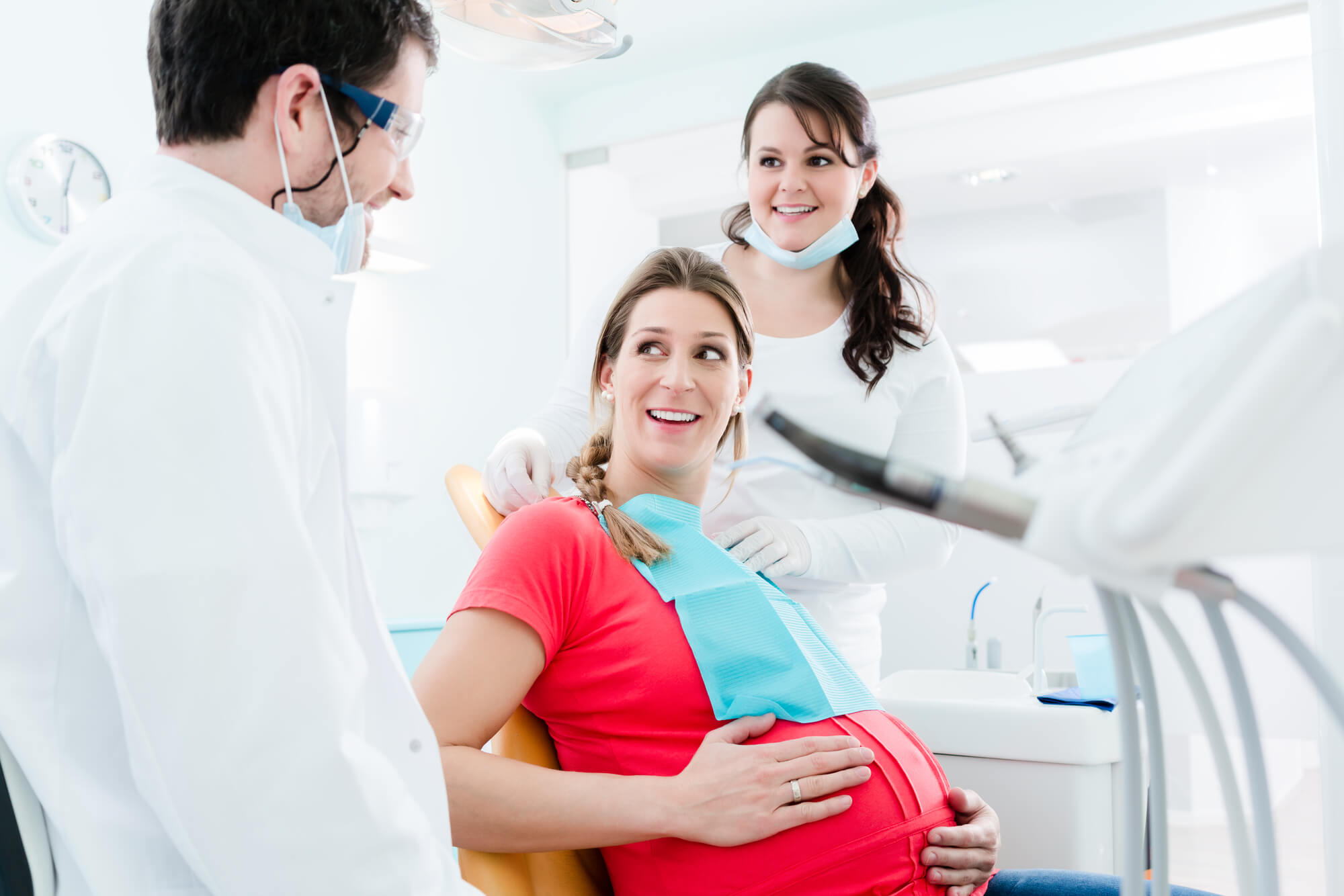 Pregnant woman at the dentist in plantation fl